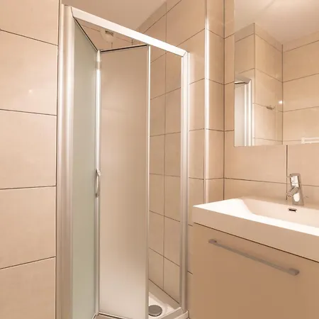 Guapo 01 Garage 크노케-하이스트