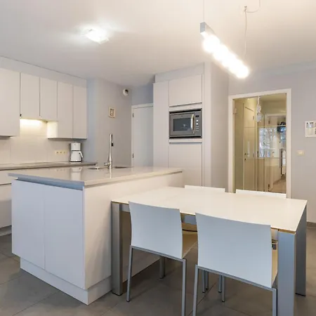 Guapo 01 Garage 크노케-하이스트